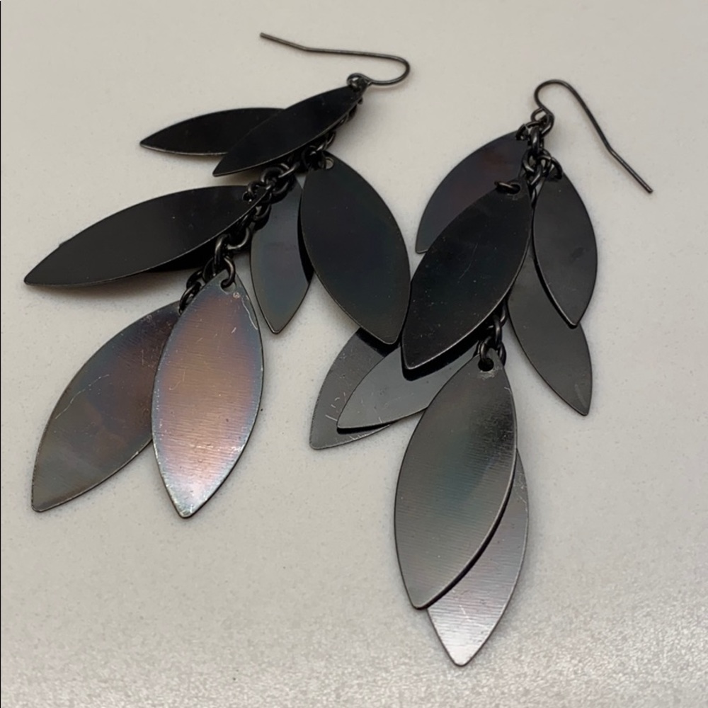 Black express earrings